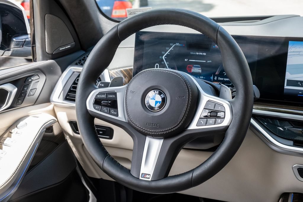 Used 2025 BMW X7 xDrive40i w/ M Sport Package AWD/4WD image 29