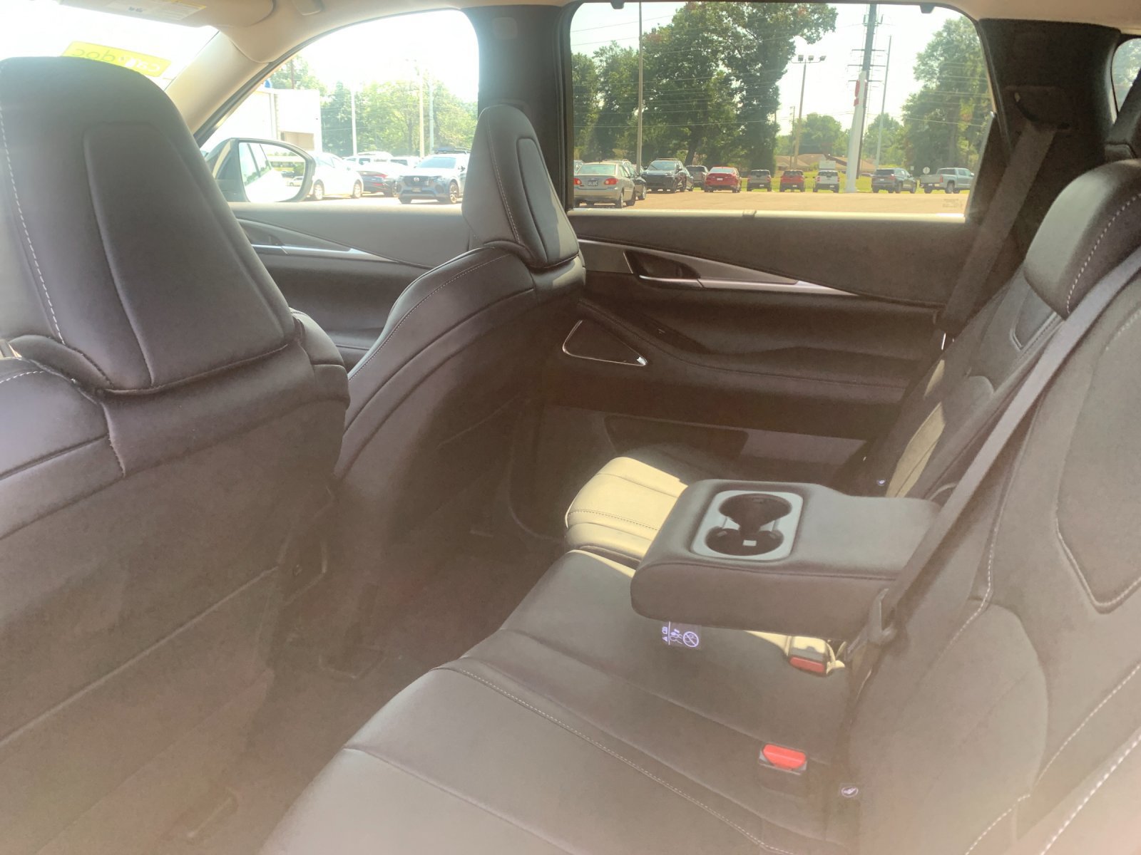 Used 2025 INFINITI QX60 Luxe FWD image 8
