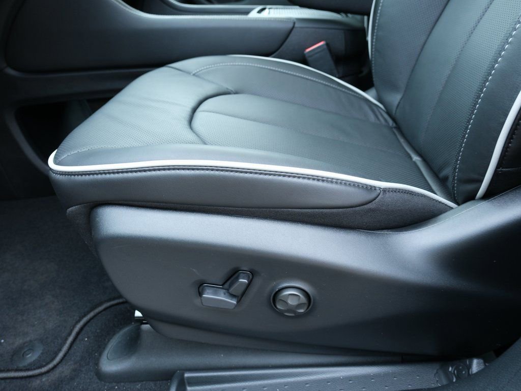 New 2026 Chrysler Pacifica Limited w/ S Appearance Package image 27