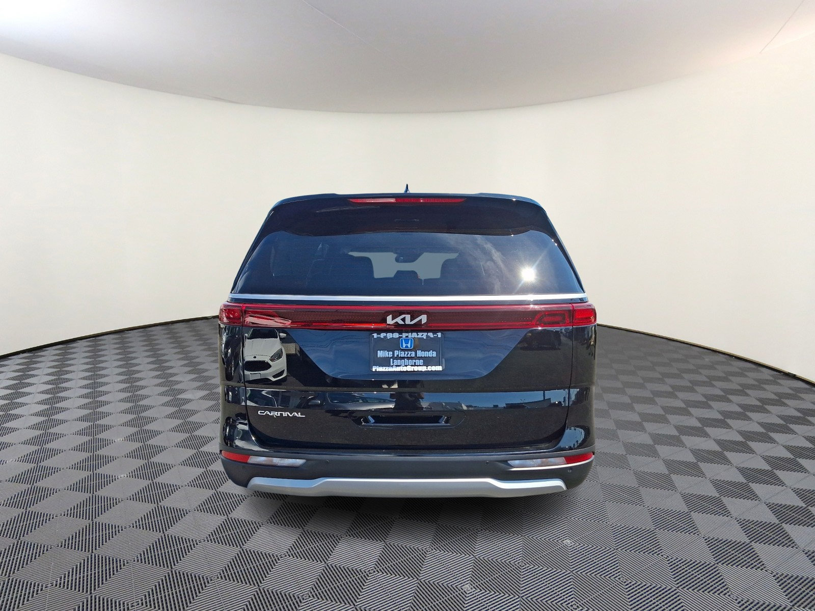 Used 2024 Kia Carnival EX FWD image 6