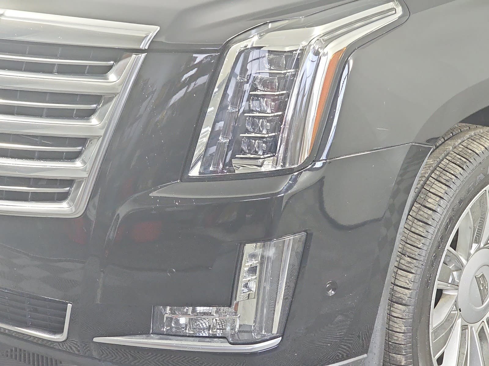 Used 2017 Cadillac Escalade ESV Platinum AWD/4WD image 27