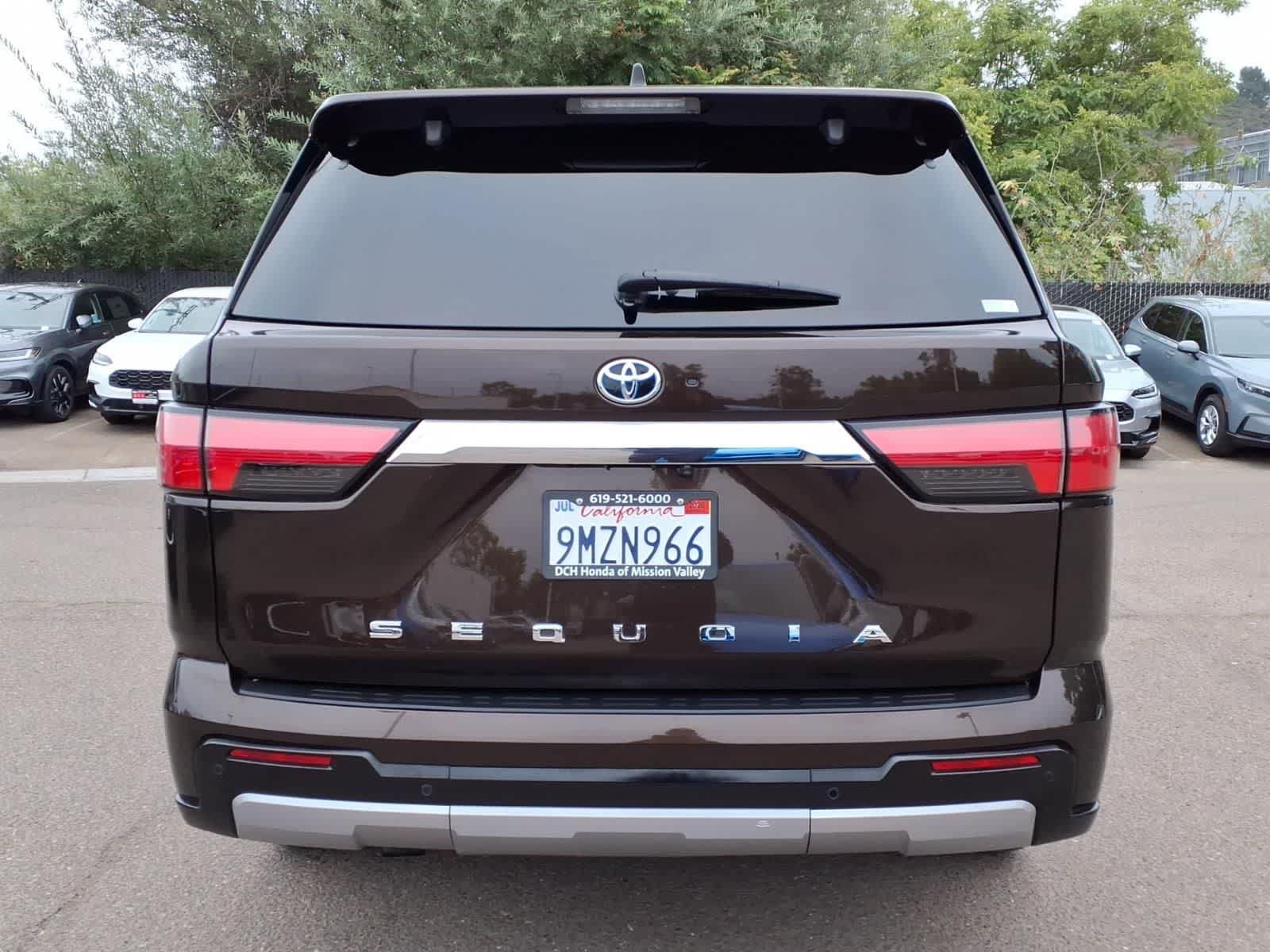 Used 2023 Toyota Sequoia Limited w/ Tow Technology Package AWD/4WD image 5