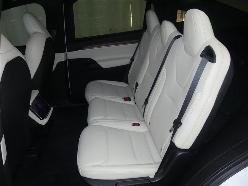 Used 2025 Tesla Model X image 23