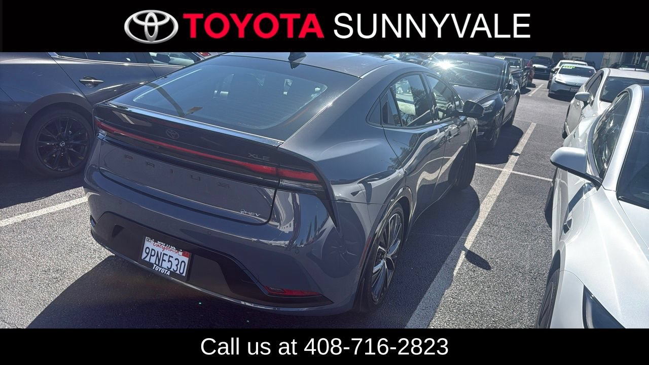 Used 2024 Toyota Prius XLE FWD image 2