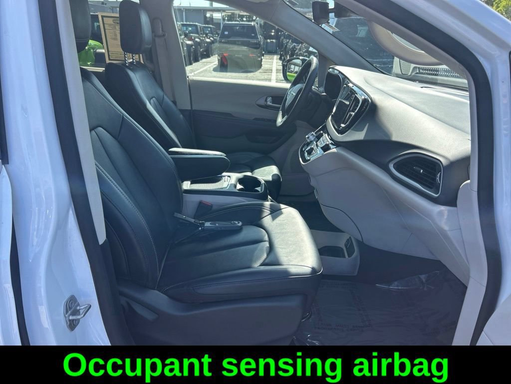 Certified 2024 Chrysler Pacifica Touring-L FWD image 17