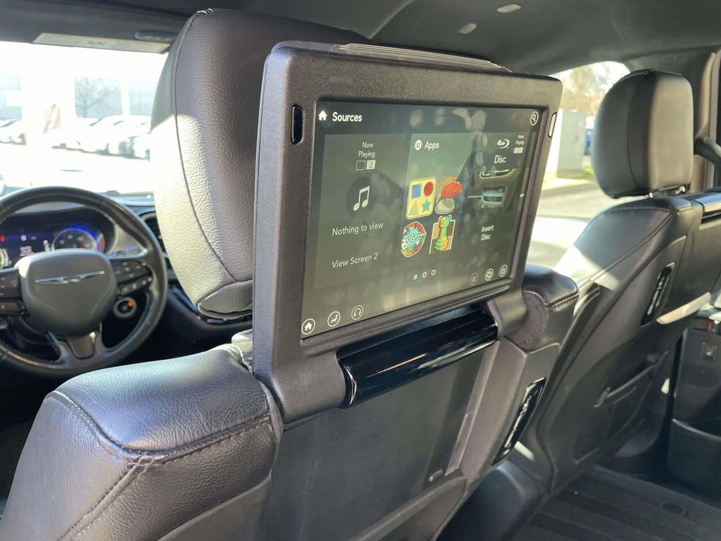 Used 2021 Chrysler Pacifica Touring-L w/ Uconnect Theater Family Group image 25