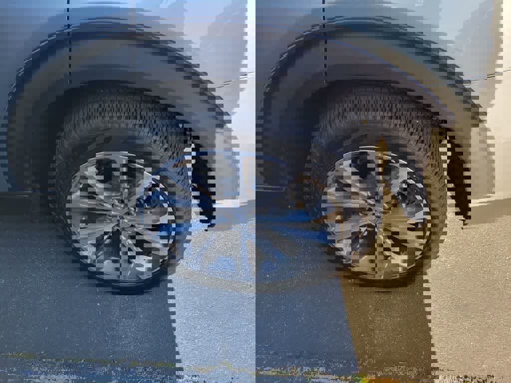 Used 2025 Ford Explorer Platinum w/ Ultimate Package image 3