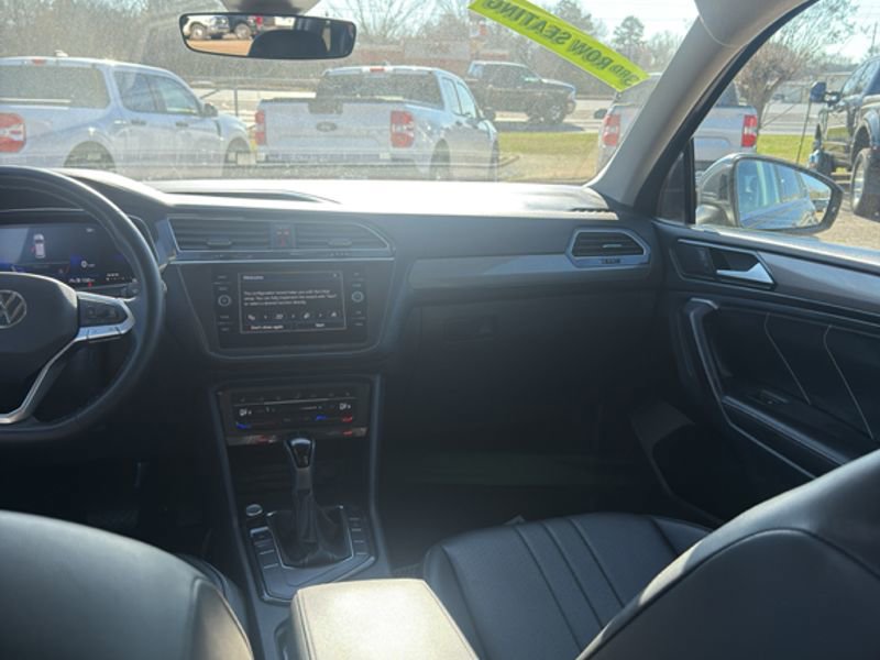 Used 2024 Volkswagen Tiguan SE image 22