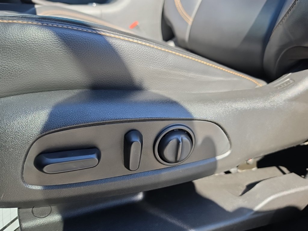 Used 2021 Chevrolet Traverse RS FWD image 18