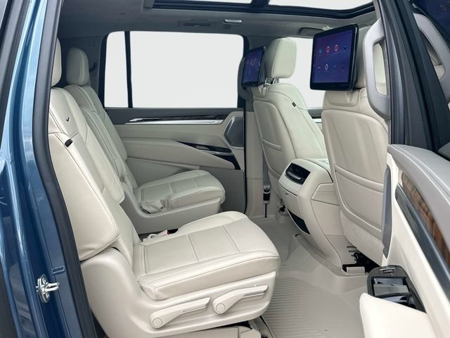 Used 2026 Cadillac Escalade ESV Platinum Sport w/ LPO, ONYX Package AWD/4WD image 21