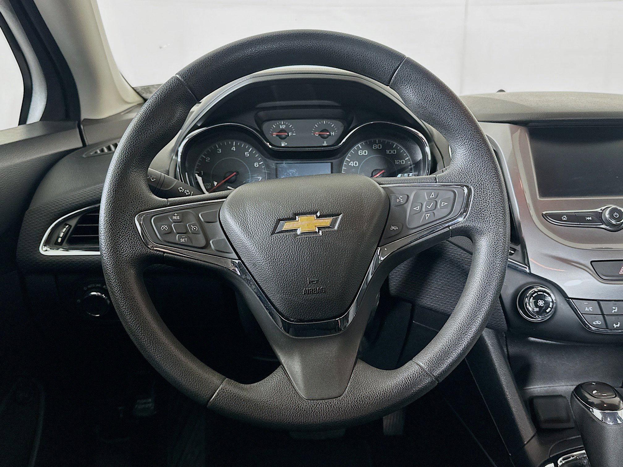 Used 2018 Chevrolet Cruze LT FWD image 17