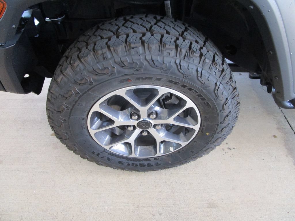 Used 2025 Jeep Wrangler Sport AWD/4WD image 11