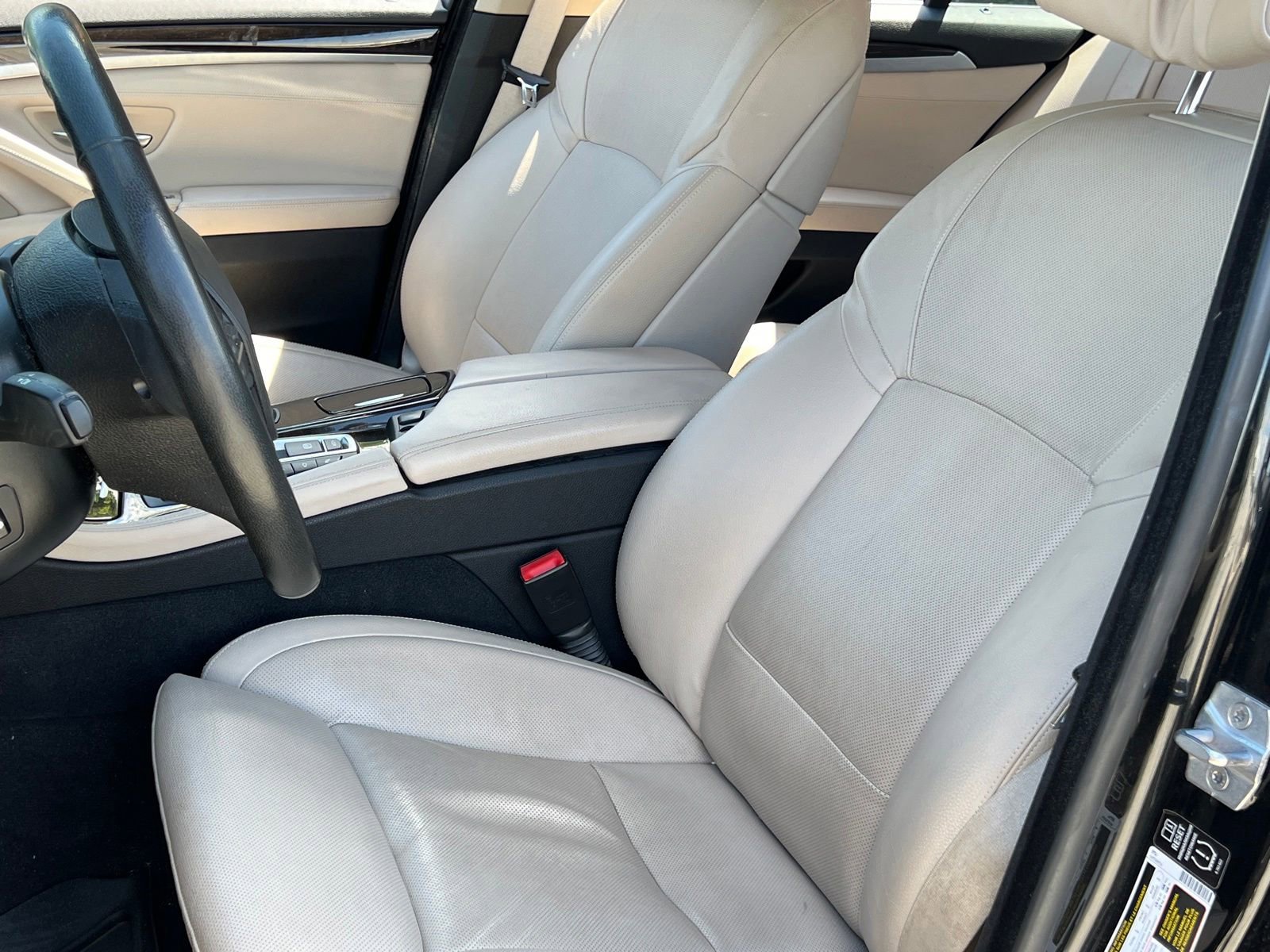 Used 2013 BMW 550i xDrive Sedan AWD/4WD image 26