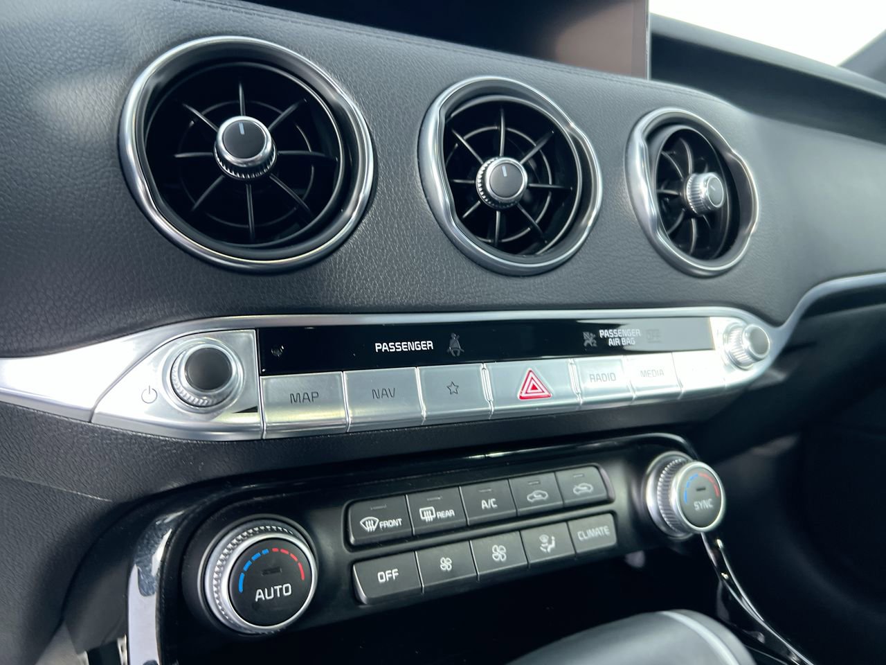 Certified 2023 Kia Stinger GT-Line image 24