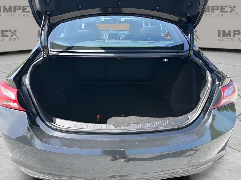 Used 2020 Chevrolet Malibu LT FWD image 28