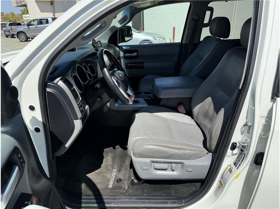 Used 2015 Toyota Sequoia Platinum AWD/4WD image 11