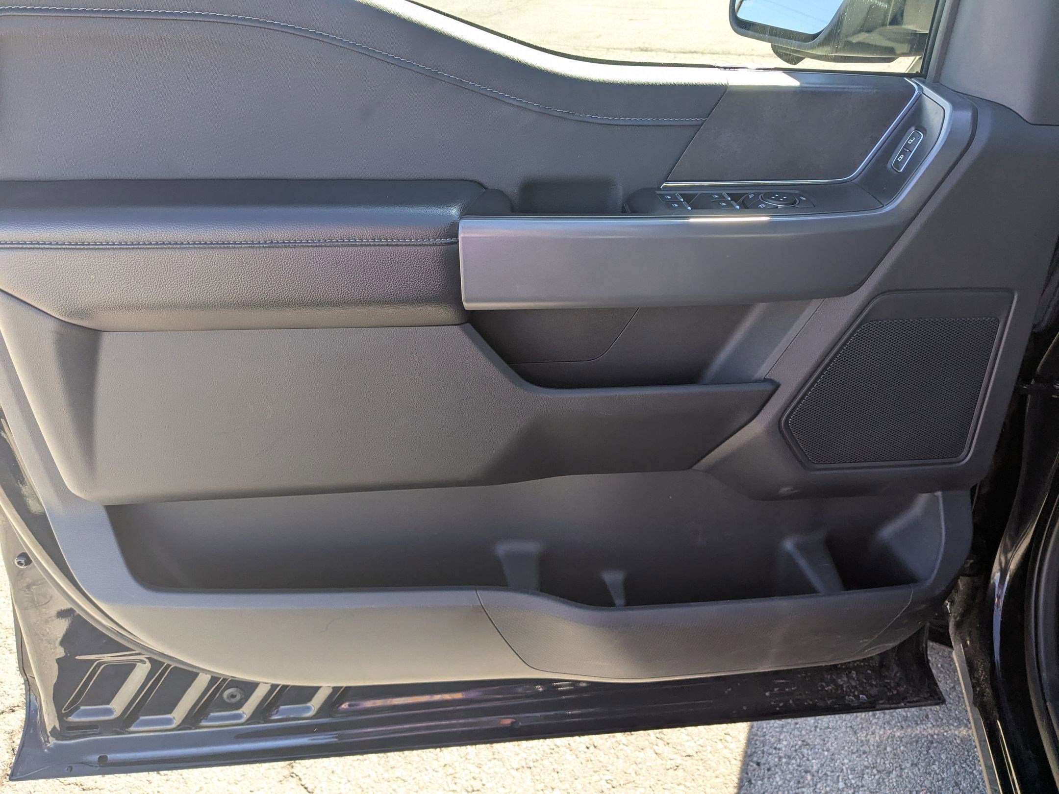 Used 2024 Ford F150 XLT w/ Mobile Office Package image 15