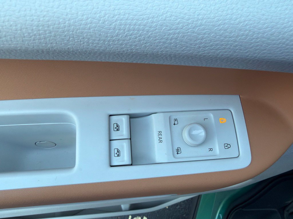 Used 2025 Volkswagen ID. Buzz 1st Edition AWD/4WD image 16