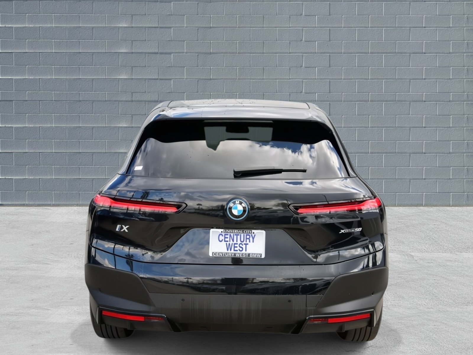 Used 2025 BMW iX xDrive50 w/ Convenience Package image 3