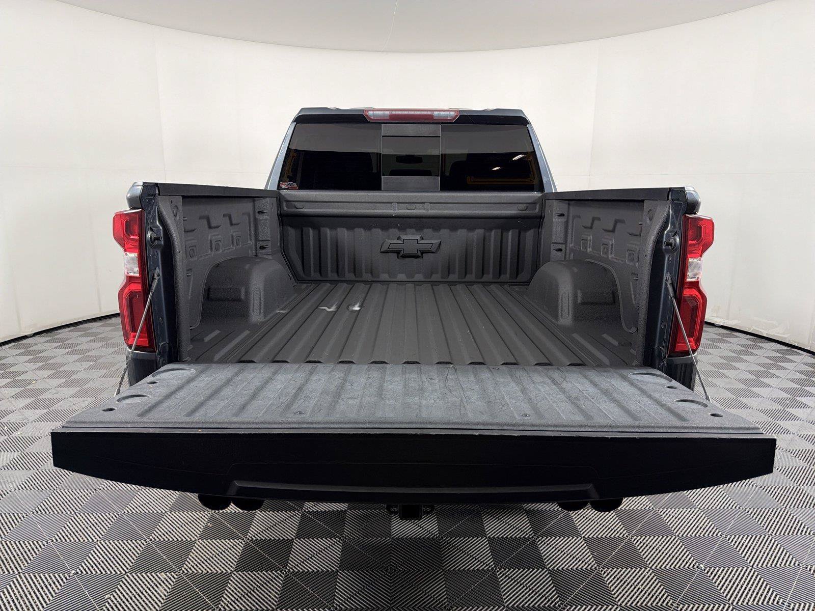 Used 2019 Chevrolet Silverado 1500 RST AWD/4WD image 16