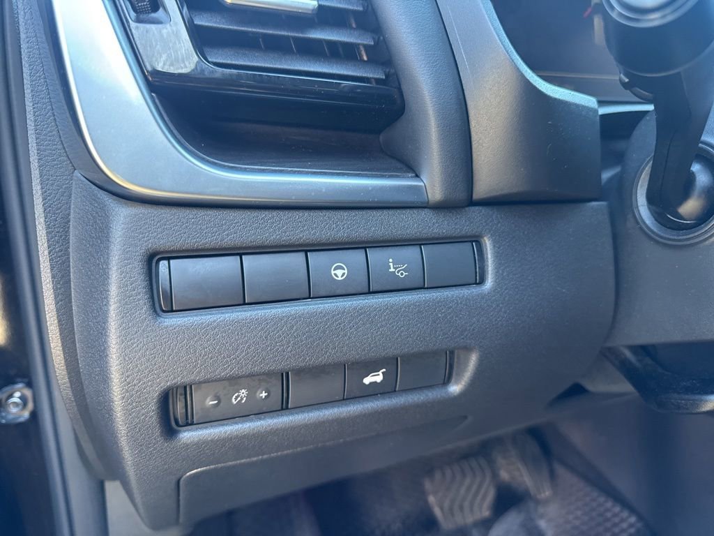 Used 2021 Nissan Rogue Platinum image 16