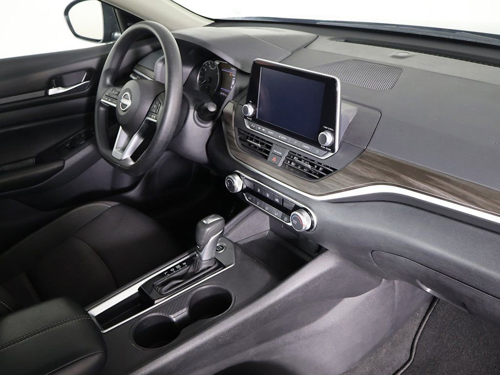 Used 2025 Nissan Altima 2.5 SV image 22