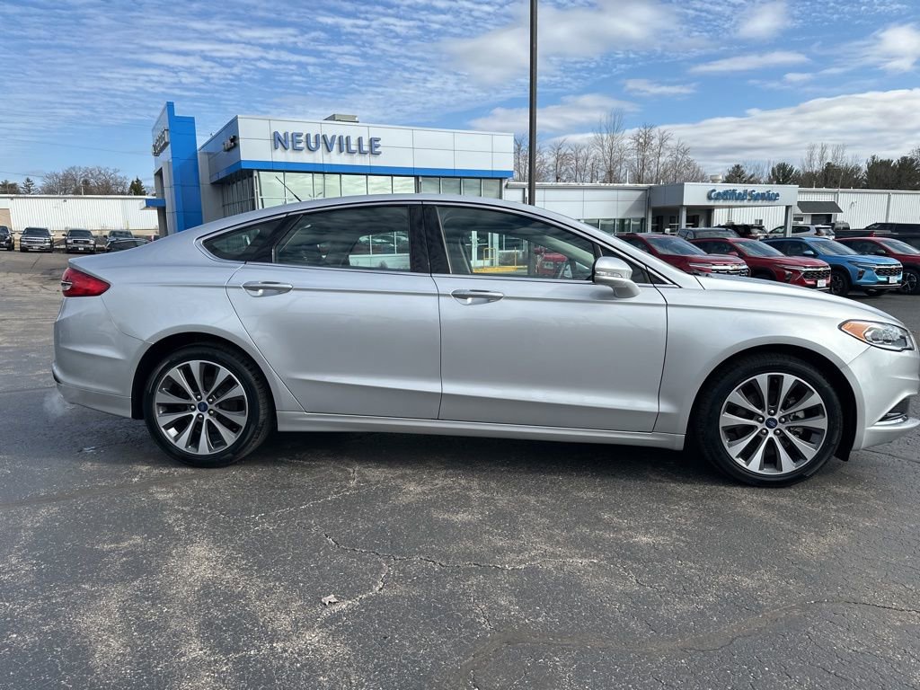 Used 2018 Ford Fusion SE w/ Fusion SE Technology Package image 2