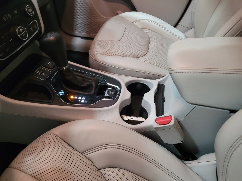 Used 2019 Jeep Cherokee Limited w/ Technology Group image 26
