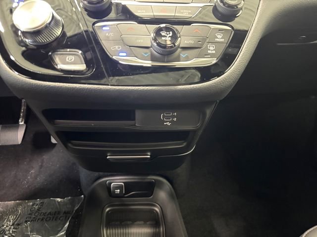 New 2026 Chrysler Pacifica Select image 13