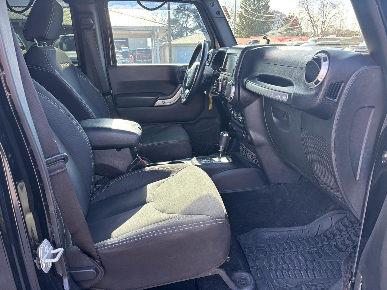 Used 2016 Jeep Wrangler Unlimited Sahara AWD/4WD image 13