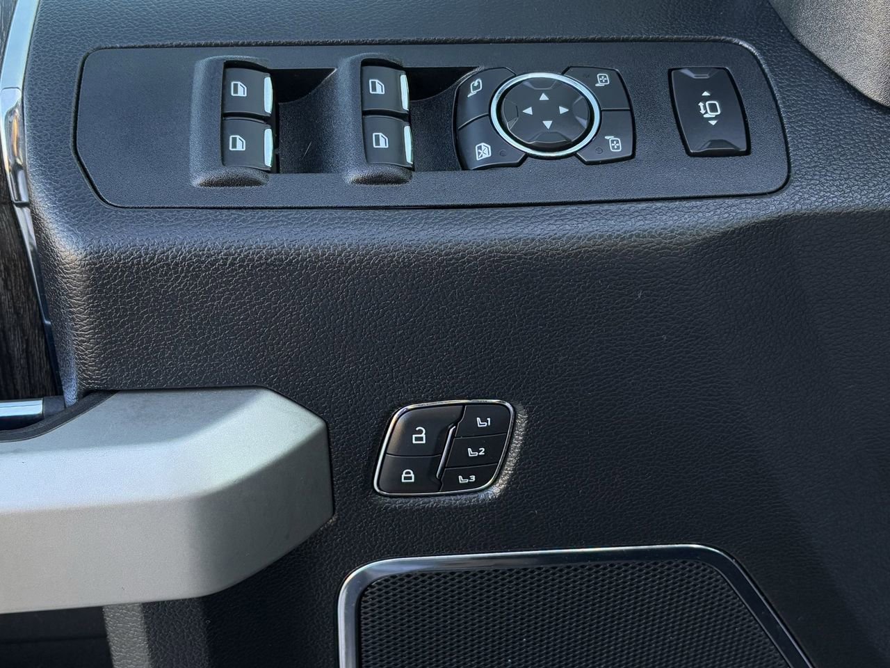 Used 2020 Ford F250 Lariat w/ Tremor Off-Road Package image 27