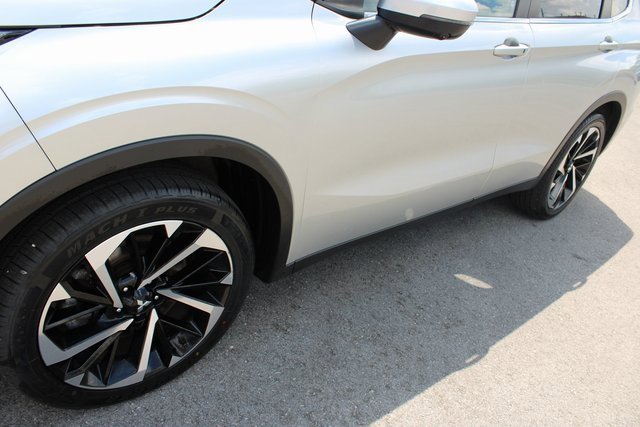 Used 2022 Mitsubishi Outlander SE image 50