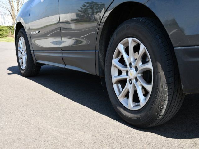 Used 2019 Chevrolet Equinox LS w/ LS Convenience Package image 9