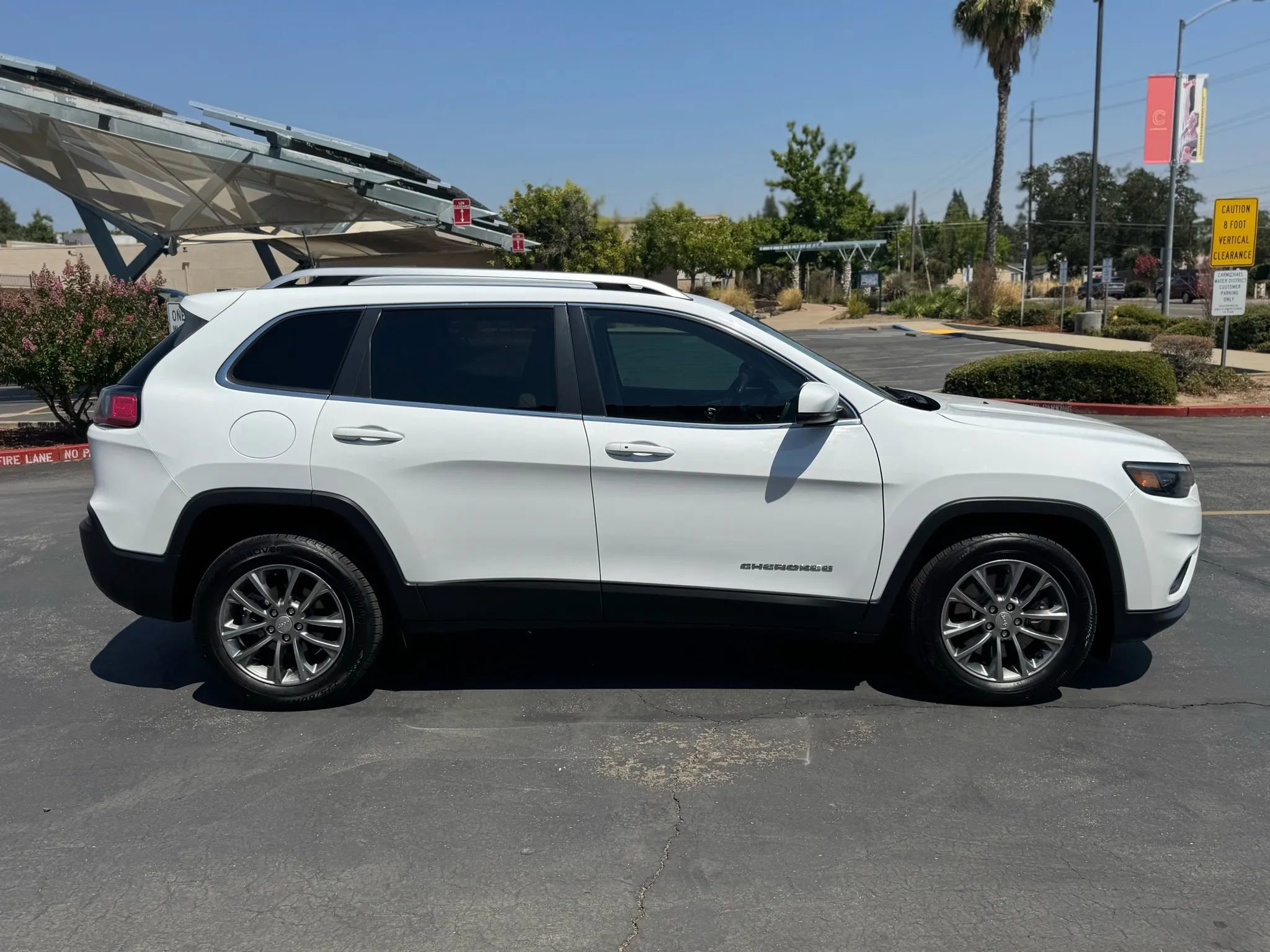 Used 2020 Jeep Cherokee Latitude Plus w/ Comfort/Convenience Group image 7