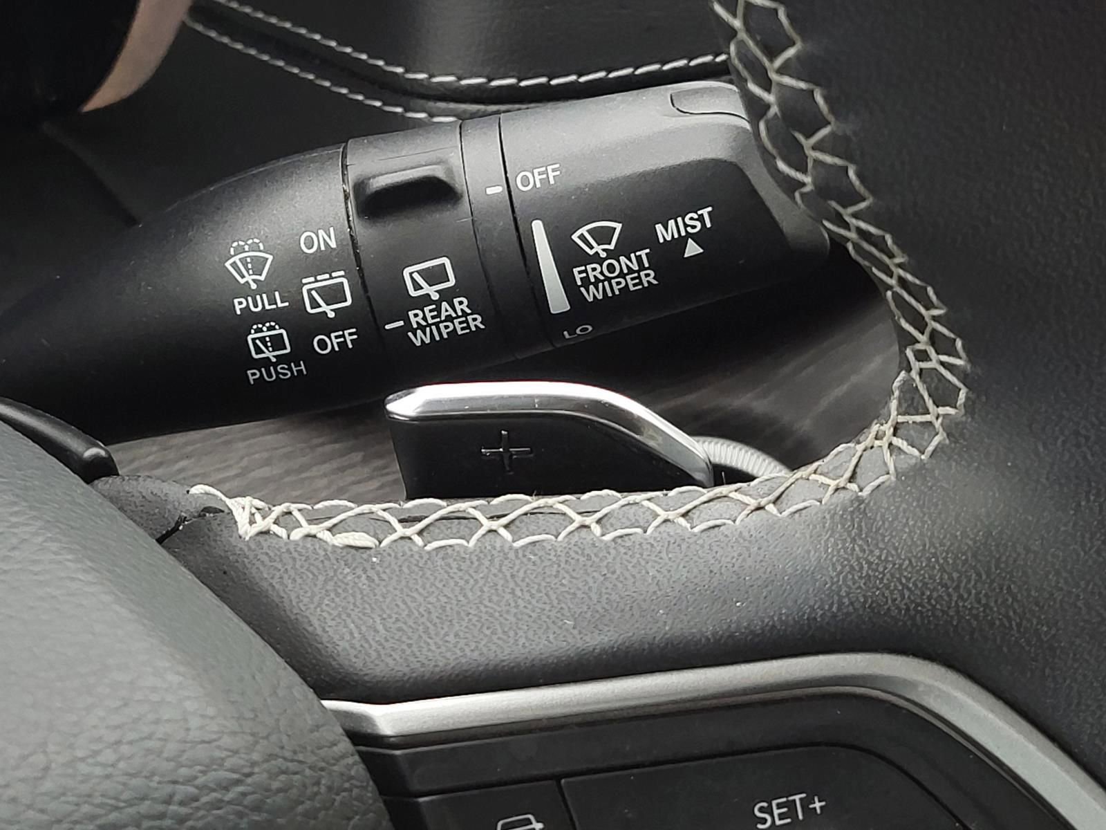 Used 2023 Jeep Grand Cherokee Limited w/ Black Appearance Package image 28