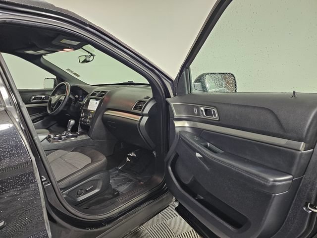 Used 2019 Ford Explorer XLT w/ Equipment Group 201A AWD/4WD image 12