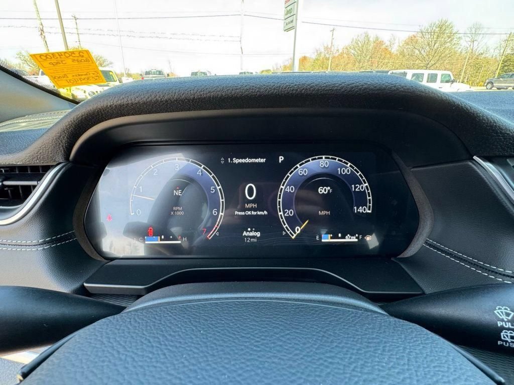 New 2025 Jeep Grand Cherokee Altitude AWD/4WD image 24