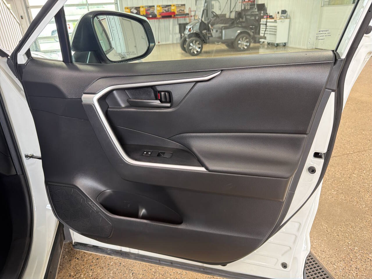 Used 2021 Toyota RAV4 LE FWD image 26