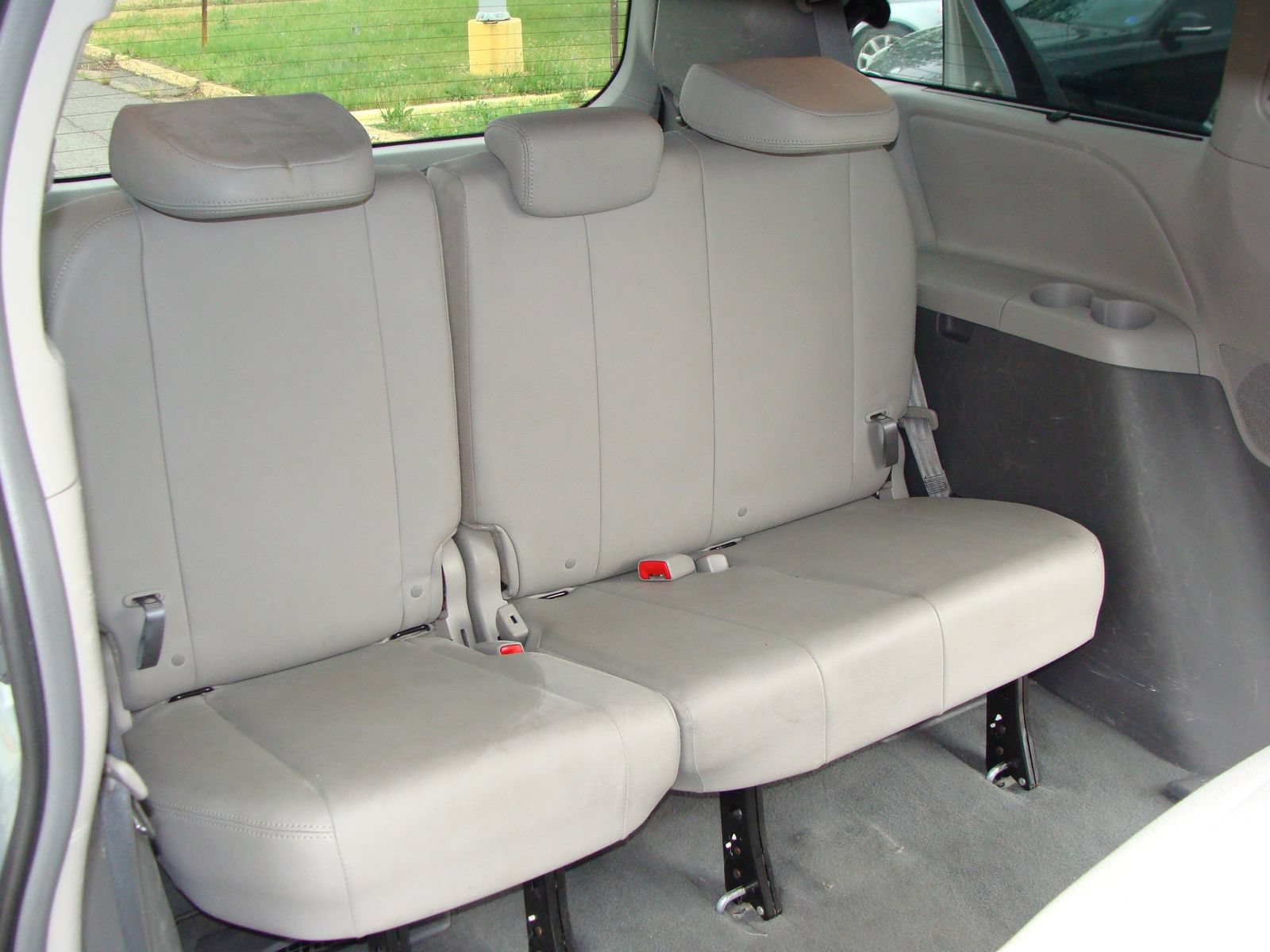 Used 2019 Toyota Sienna XLE w/ XLE Navigation Package FWD image 13