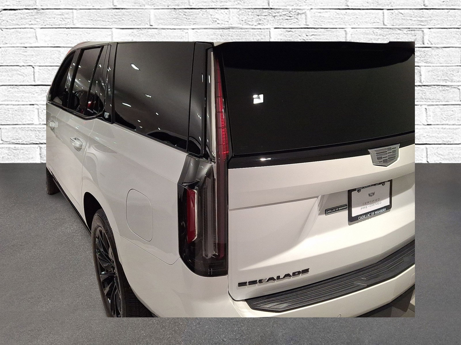 Certified 2024 Cadillac Escalade Sport Platinum w/ LPO, ONYX Package AWD/4WD image 9