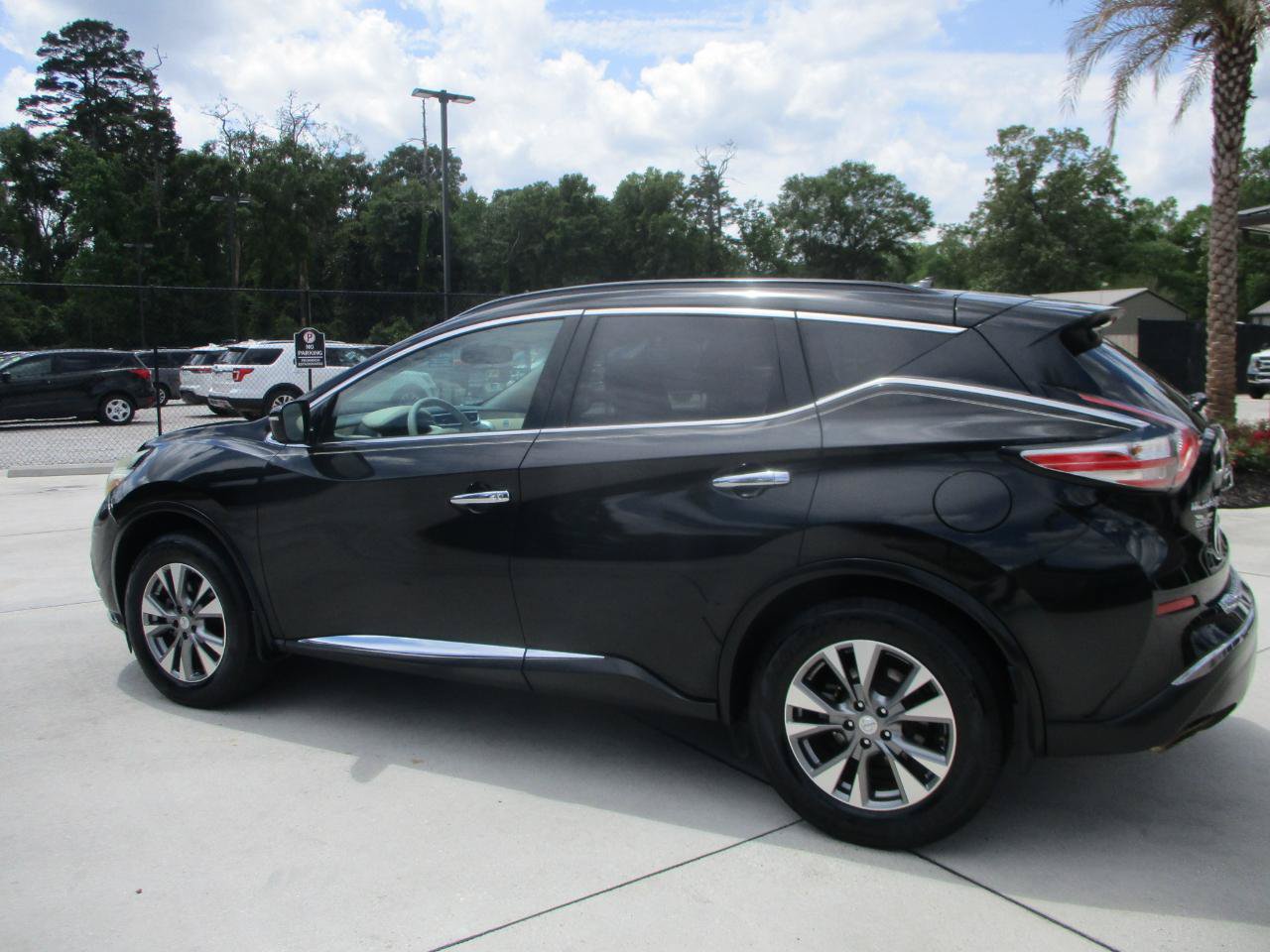 Used 2015 Nissan Murano SV w/ Cargo Package FWD image 2