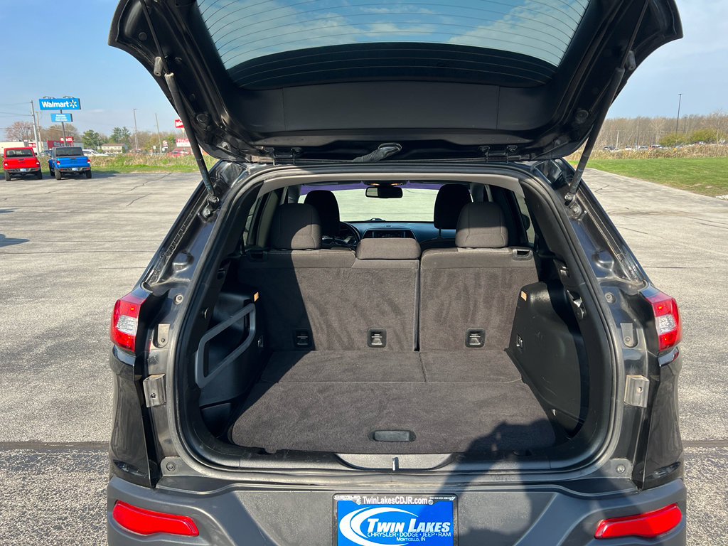 Used 2016 Jeep Cherokee Sport w/ Cold Weather Group image 15