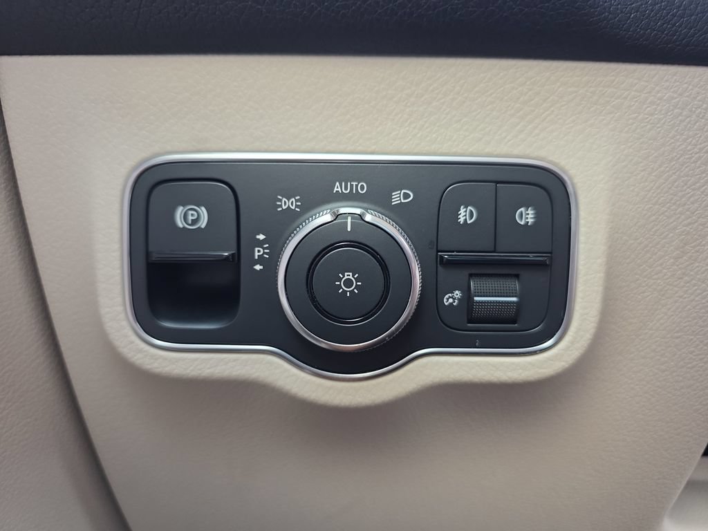 Certified 2022 Mercedes-Benz GLB 250 image 28