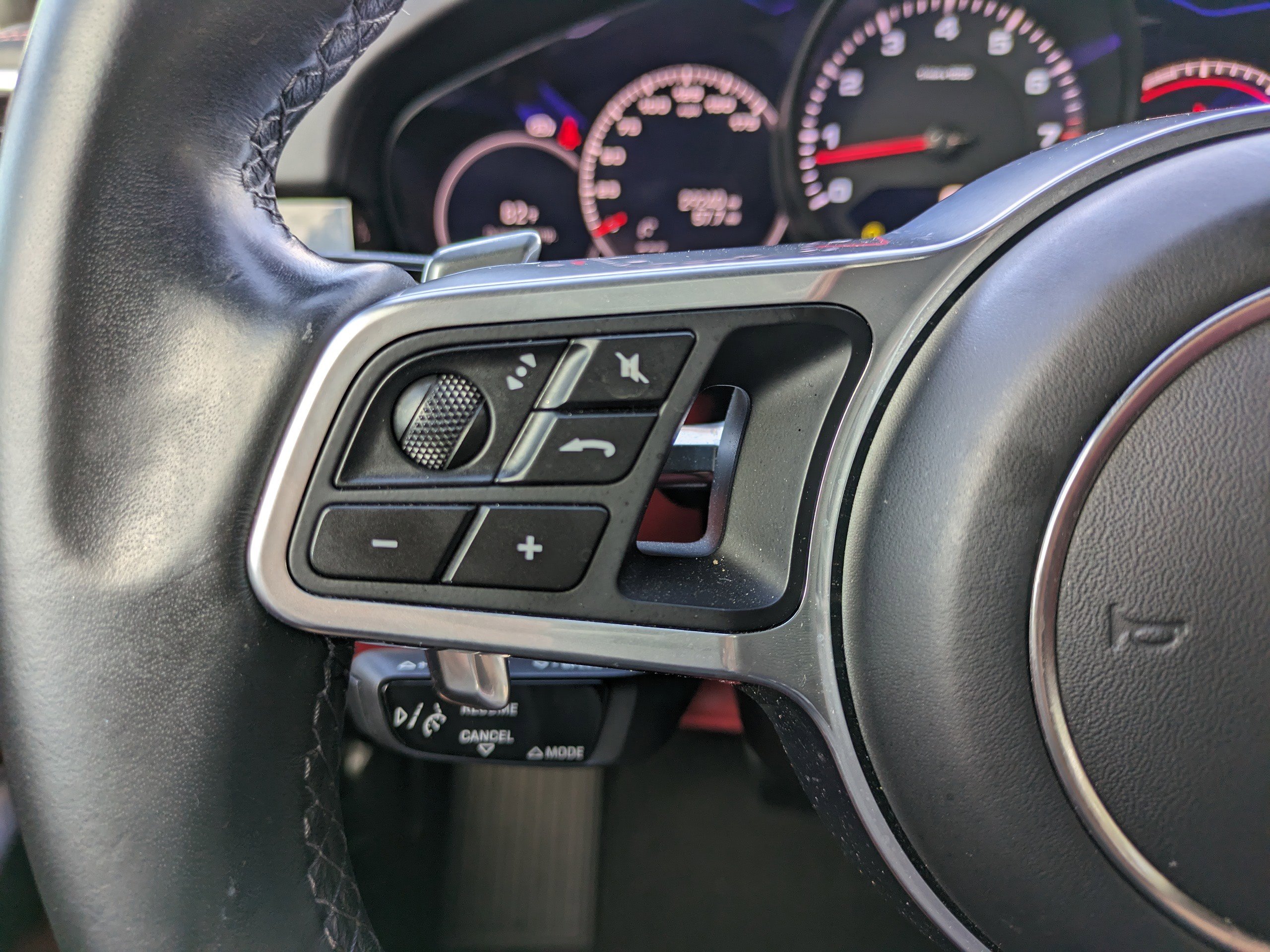 Used 2023 Porsche Cayenne Platinum Edition image 26