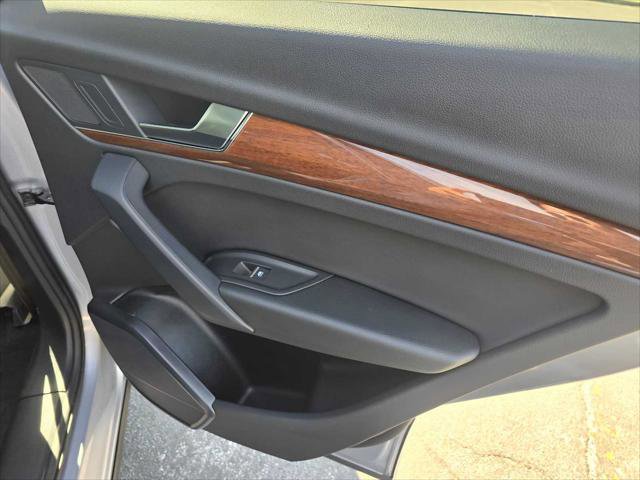 Used 2023 Audi Q5 2.0T Premium w/ Convenience Package image 13