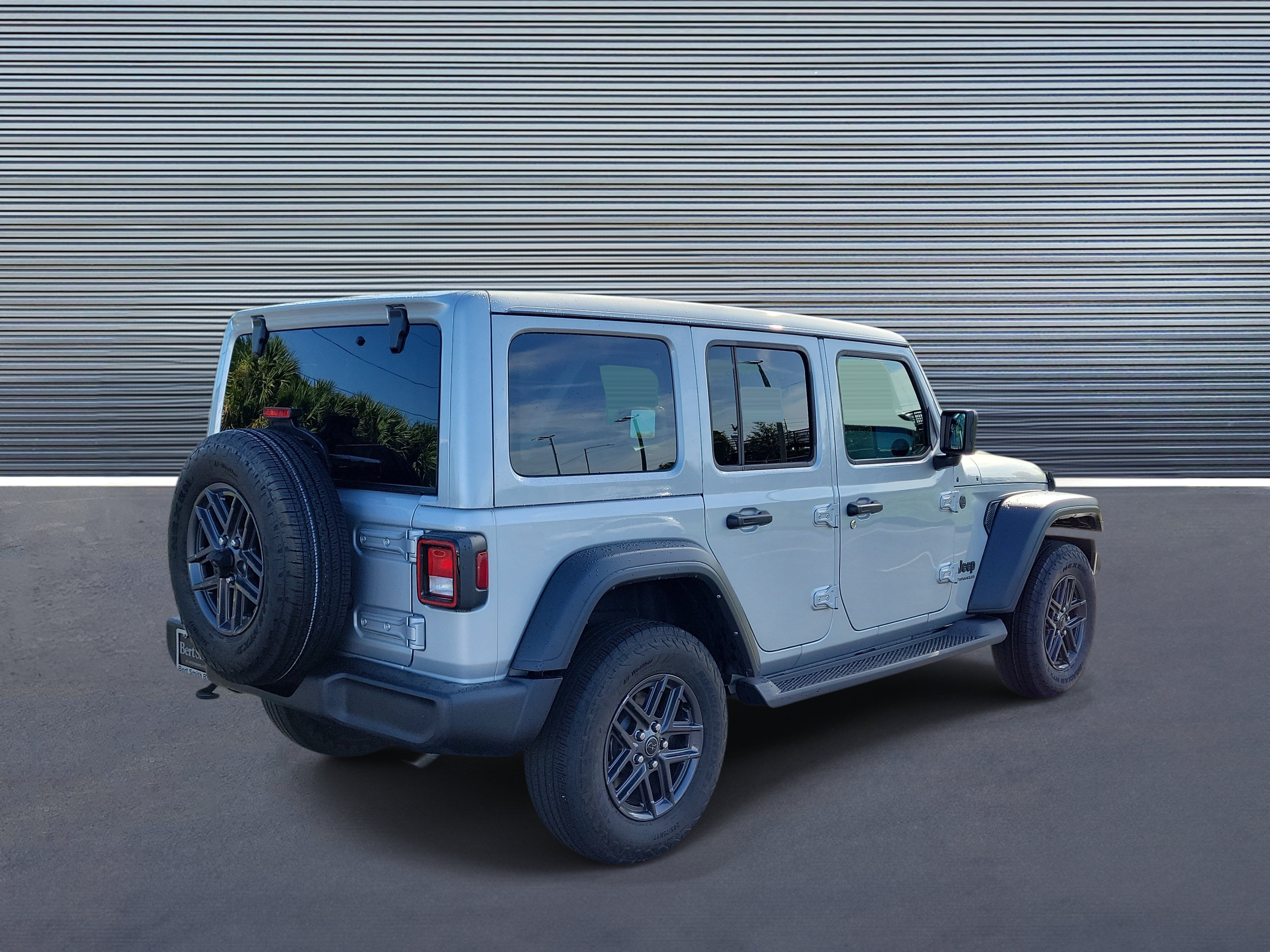 Used 2024 Jeep Wrangler Unlimited Sport AWD/4WD image 3