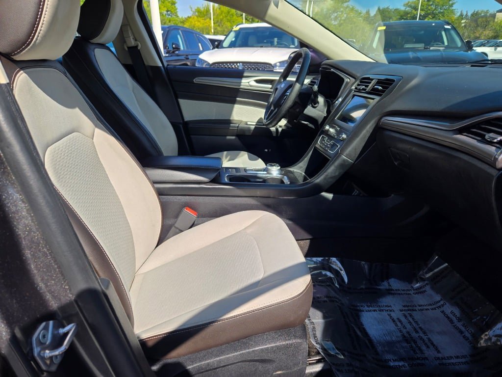 Used 2020 Ford Fusion SE w/ Equipment Group 151A image 5