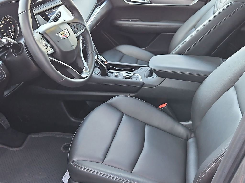 Used 2025 Cadillac XT6 Luxury image 18