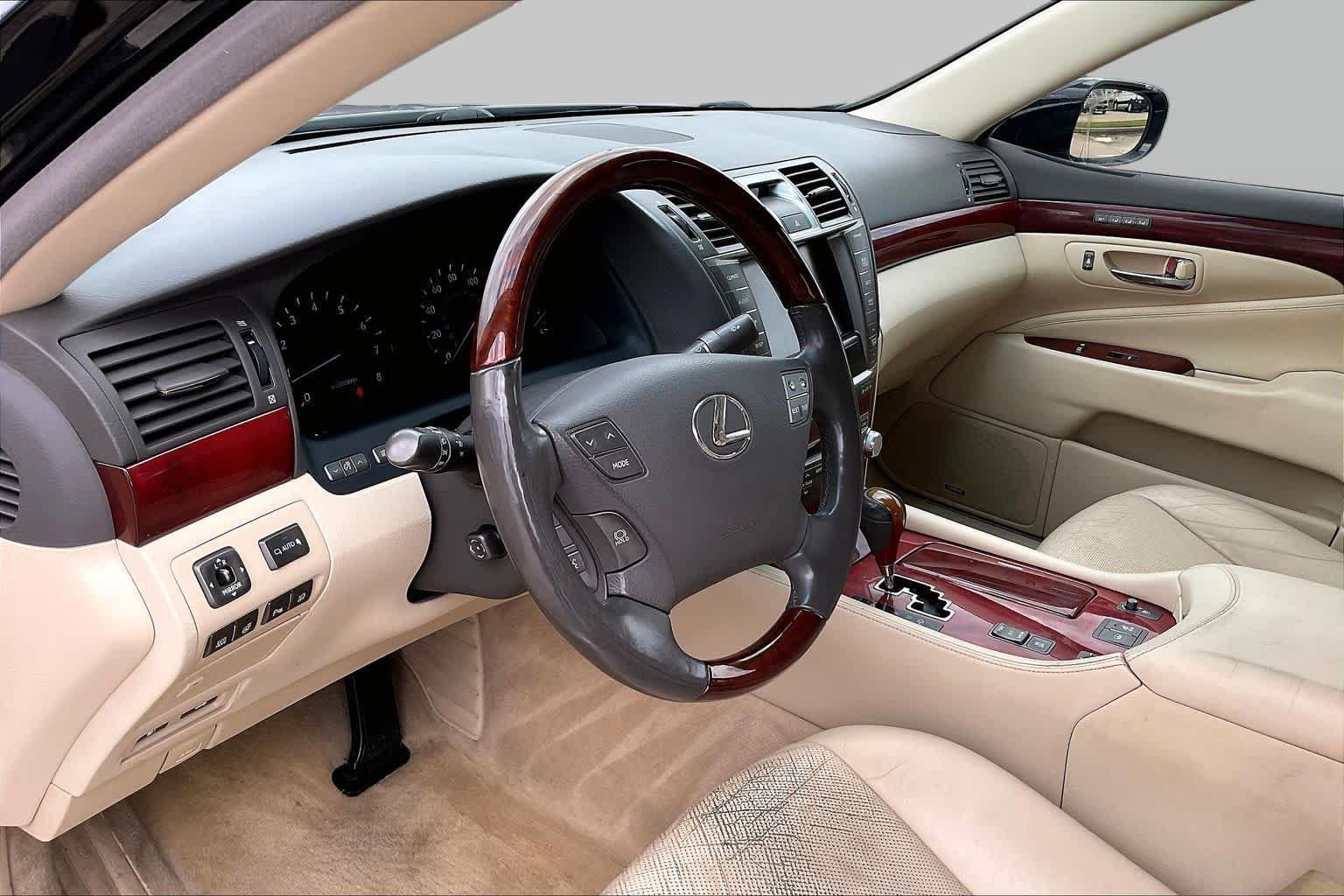 Used 2012 Lexus LS 460 w/ Comfort Pkg RWD image 15