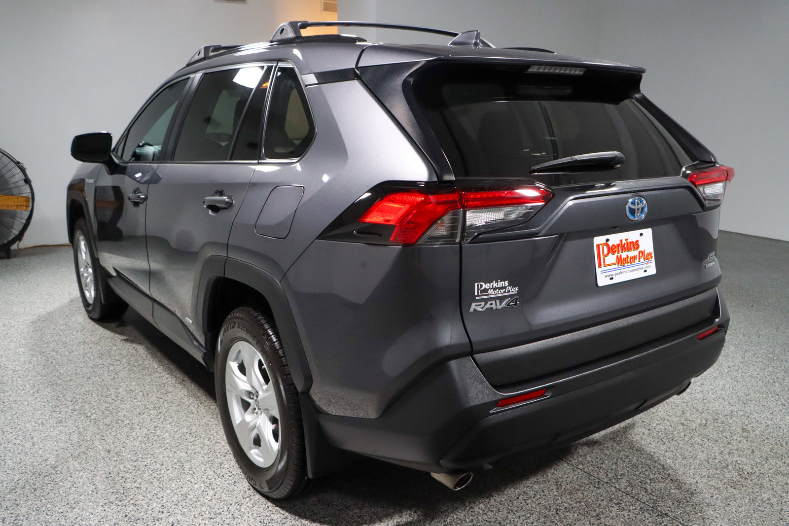 Used 2021 Toyota RAV4 LE image 9